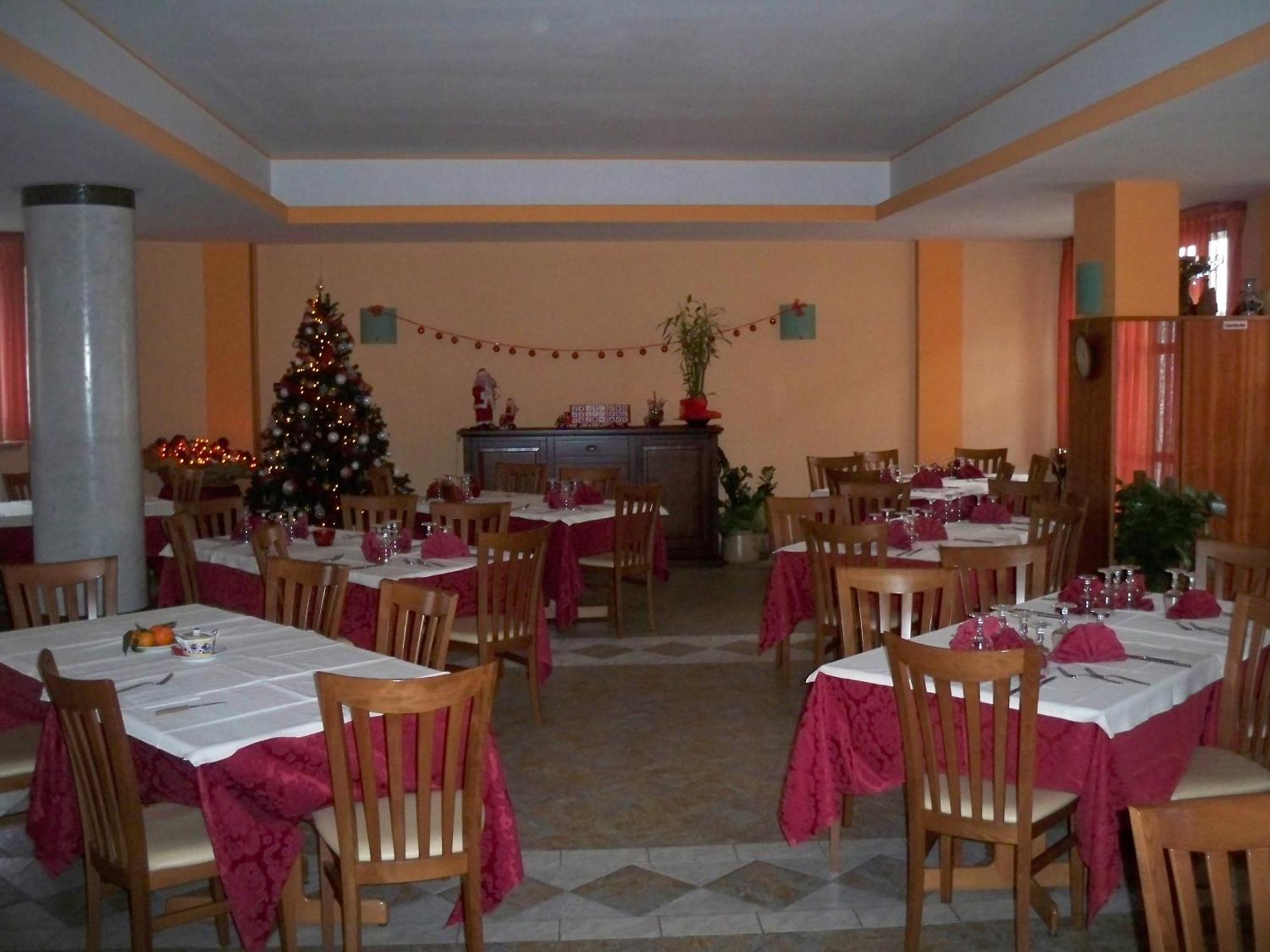 Albergo Corradetti Castel Di Sangro Exterior foto